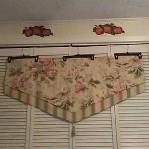 SIZE 50.5" WAVERLY VALANCE